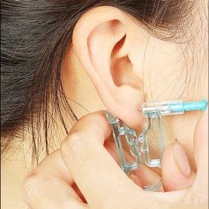 Disposable ear piercing unit